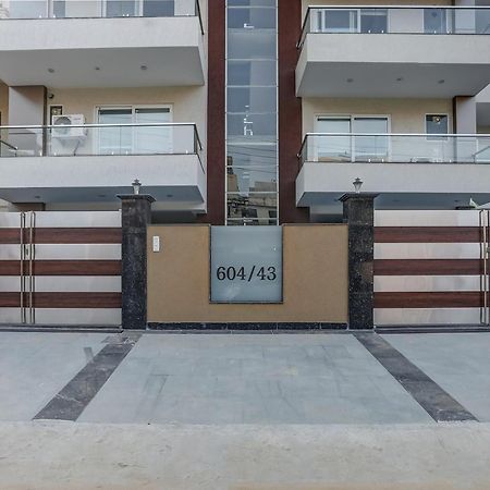 Collection O The Doors Near Appu Ghar Hotel Gurgaon Exterior photo