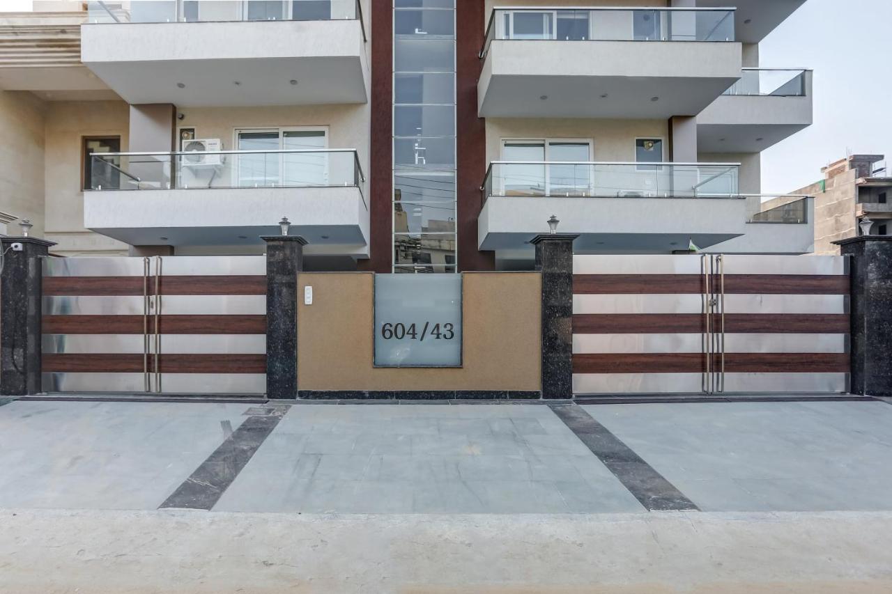 Collection O The Doors Near Appu Ghar Hotel Gurgaon Exterior photo