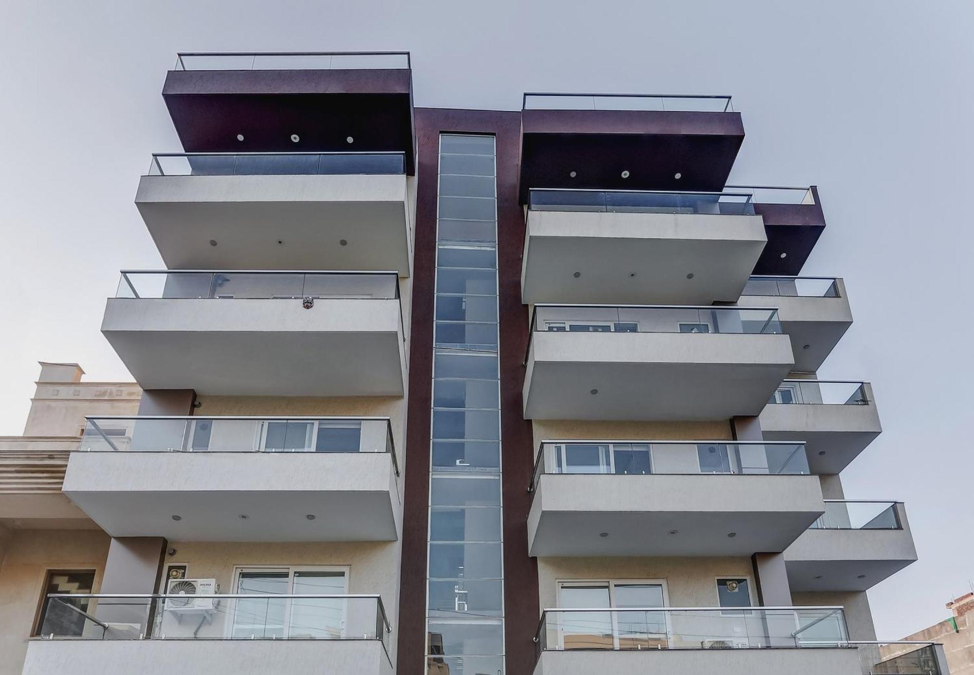 Collection O The Doors Near Appu Ghar Hotel Gurgaon Exterior photo