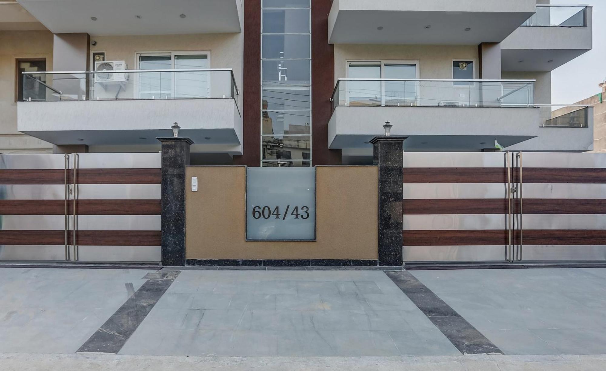 Collection O The Doors Near Appu Ghar Hotel Gurgaon Exterior photo