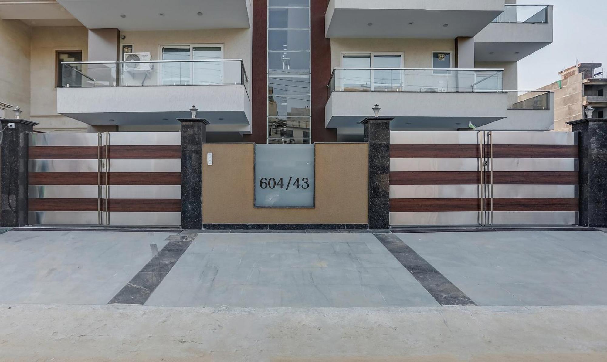 Collection O The Doors Near Appu Ghar Hotel Gurgaon Exterior photo